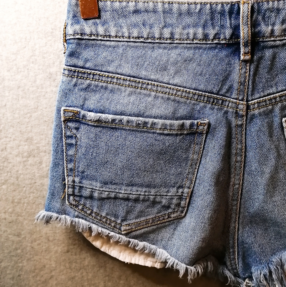 Kendall & Kylie Distressed Jean Shorts - Picture 7 of 7
